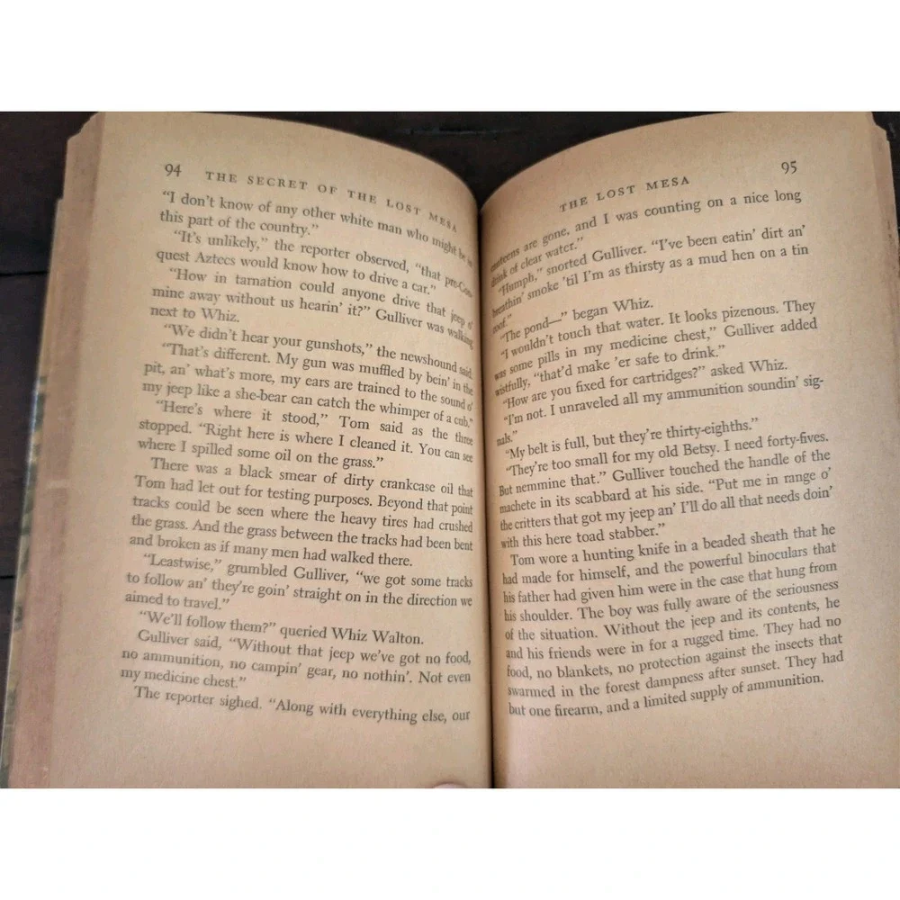 1949 Tom Quest T-4 The Secret of the Lost Mesa Hardcover Fran Striker Clover